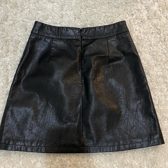 Princess Polly Black Vegan Leather Mini Skirt Size 2 - Picture 2 of 3